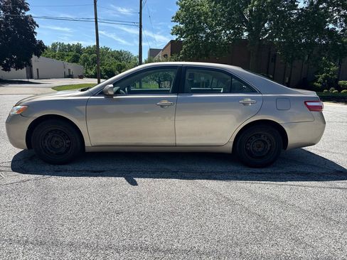 Used 2009 Toyota Camry SE FWD image 8