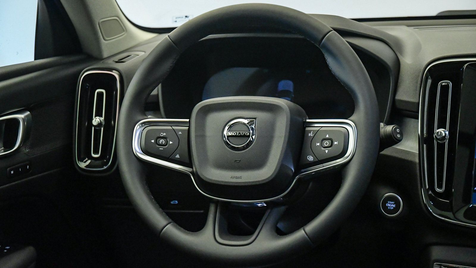 Certified 2026 Volvo XC40 B5 Plus AWD/4WD image 13