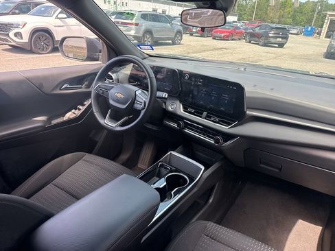 Used 2025 Chevrolet Equinox LT FWD image 7