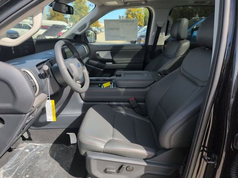 New 2025 Ford Expedition Active image 6