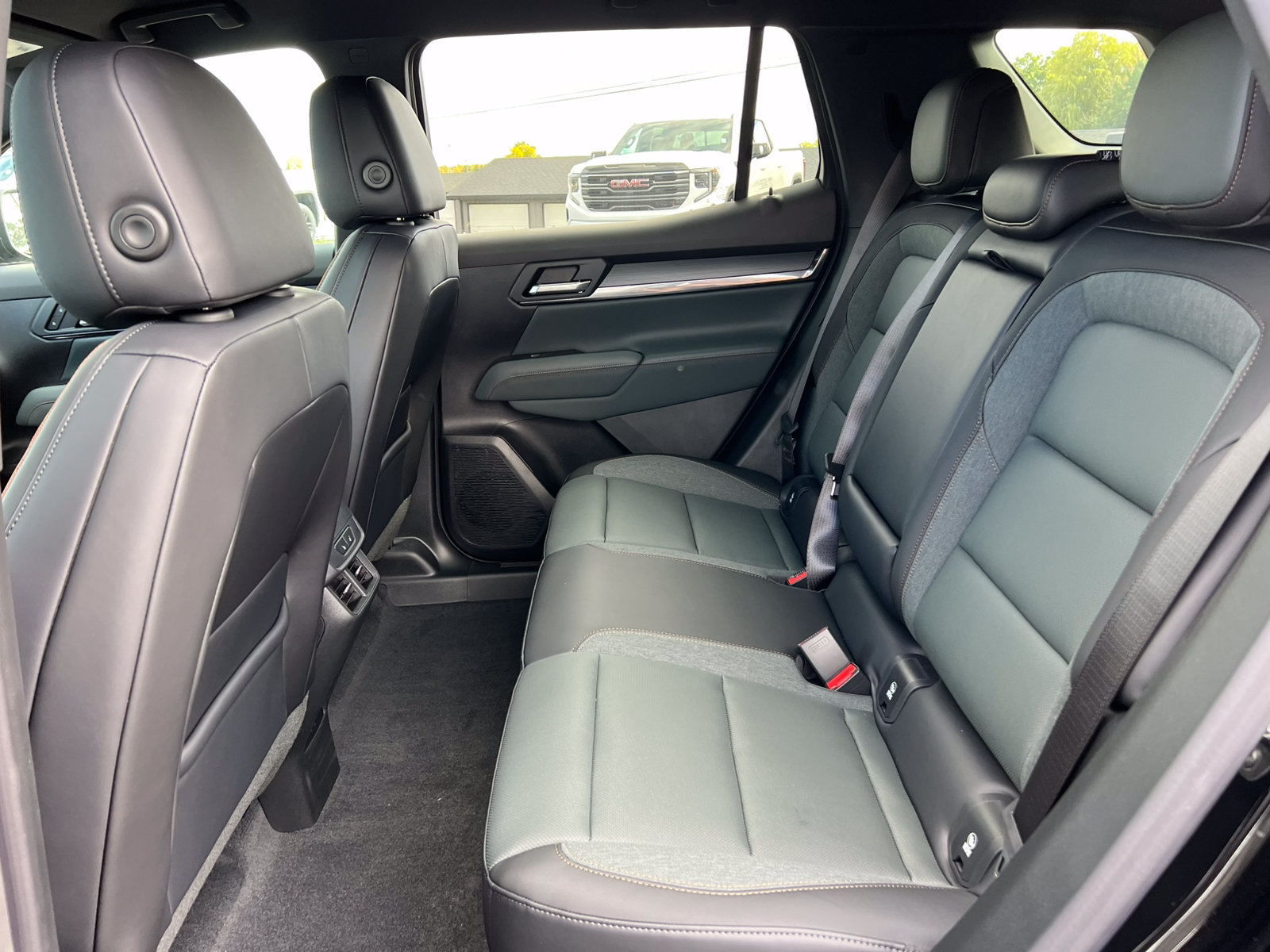 New 2027 GMC Terrain AT4 w/ Convenience Package III AWD/4WD image 5