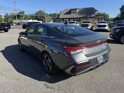 Used 2025 Hyundai Elantra SEL FWD image 5