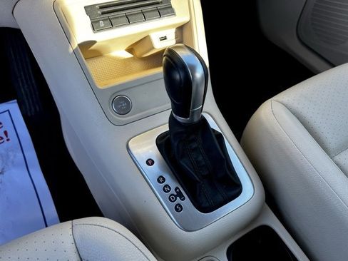 Used 2016 Volkswagen Tiguan S image 39