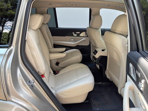 Used 2023 Mercedes-Benz GLS 450 4MATIC image 50
