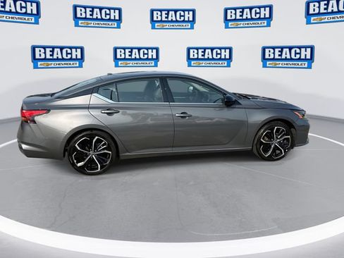 Used 2025 Nissan Altima 2.5 SR FWD image 9