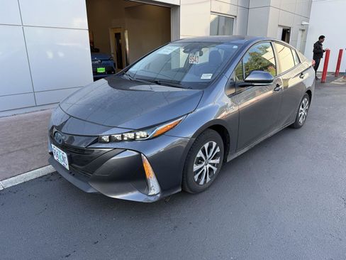 Used 2022 Toyota Prius Prime XLE FWD image 1