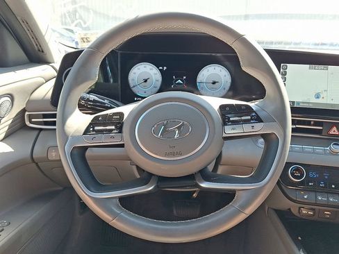 Used 2023 Hyundai Elantra SEL w/ Convenience Package FWD image 8