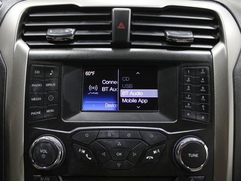 Used 2018 Ford Fusion SE image 16