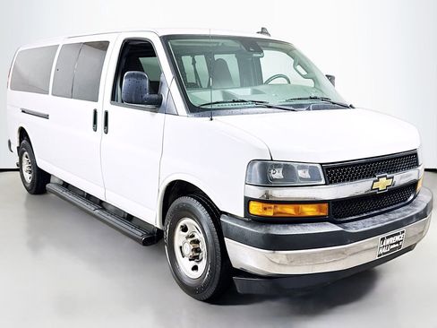 Used 2020 Chevrolet Express 3500 LT w/ LT Preferred Equipment Group RWD image 3