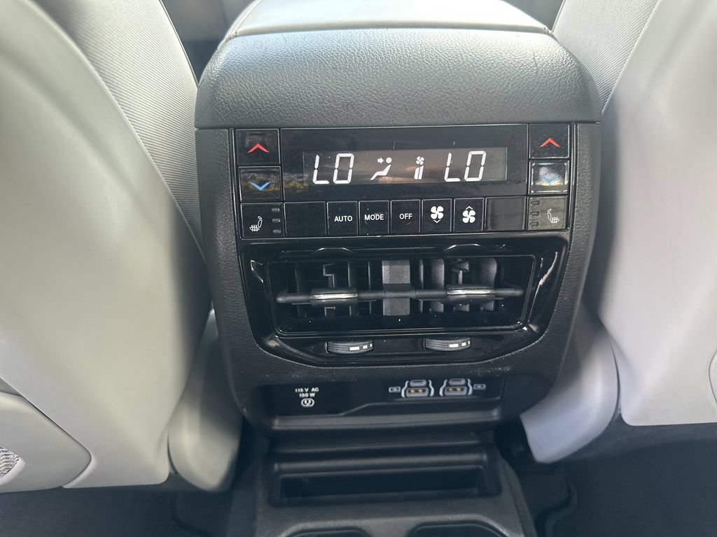 Used 2022 Jeep Grand Cherokee L Overland w/ Luxury Tech Group IV RWD image 24