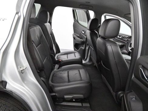 Used 2020 GMC Acadia SLT FWD image 34