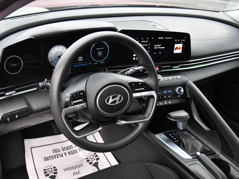 Used 2024 Hyundai Elantra SEL image 14