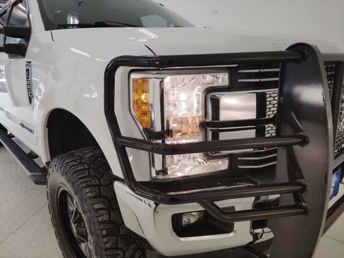 Used 2017 Ford F250 Lariat w/ Lariat Value Package image 11