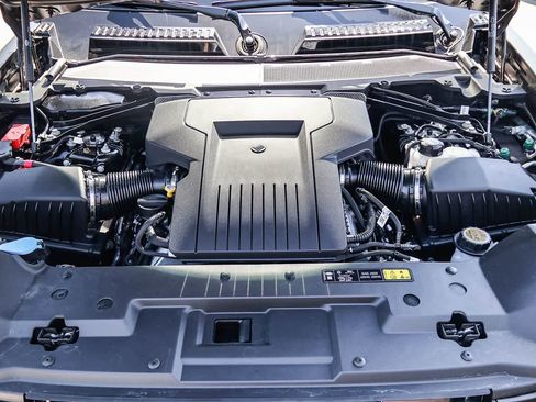 New 2026 Land Rover Defender 110 OCTA AWD/4WD image 31