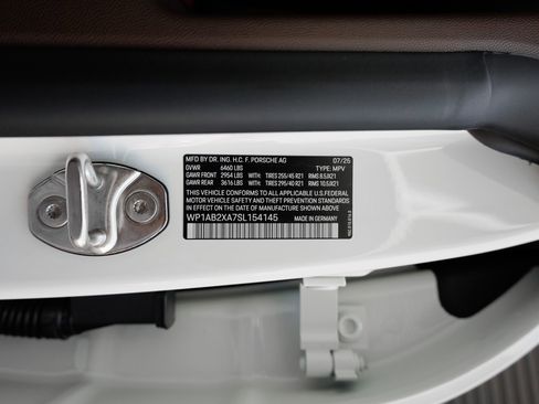 Certified 2025 Porsche Macan 4S Electric AWD/4WD image 42