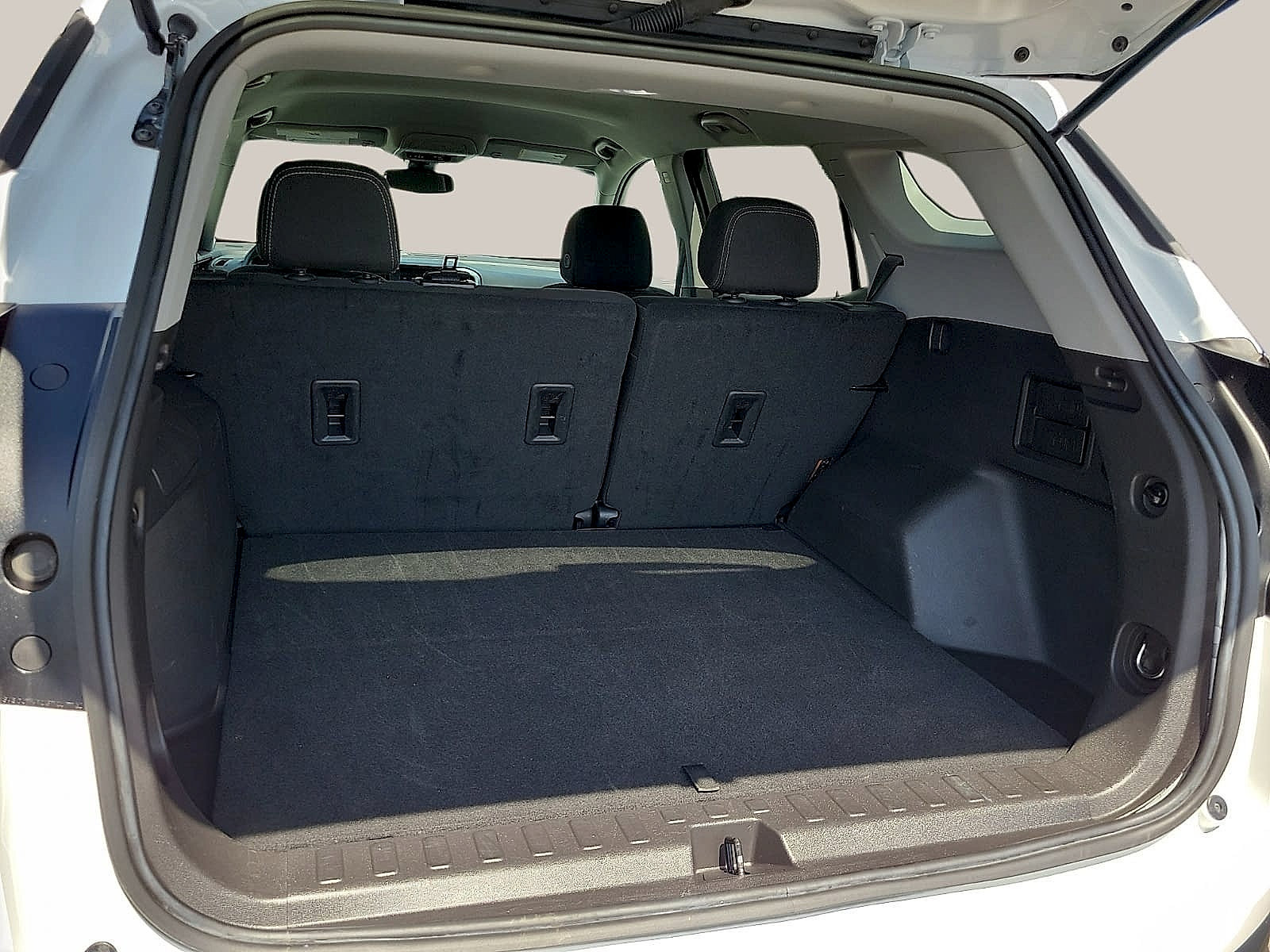 Used 2024 GMC Terrain SLE FWD image 8