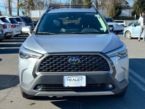 Used 2022 Toyota Corolla Cross XLE w/ Convenience Package image 2