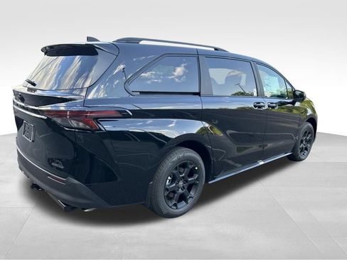 New 2026 Toyota Sienna XLE Woodland Edition AWD/4WD image 5