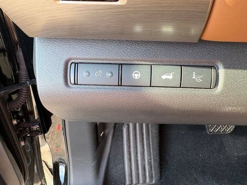 Used 2025 Nissan Pathfinder Platinum w/ Cargo Package AWD/4WD image 17