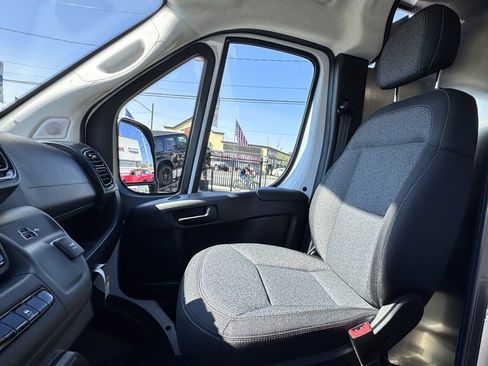 Used 2025 RAM ProMaster 2500 w/ Convenience Group image 18