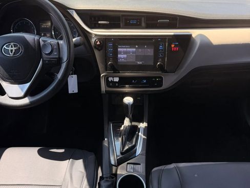 Used 2018 Toyota Corolla LE FWD image 23