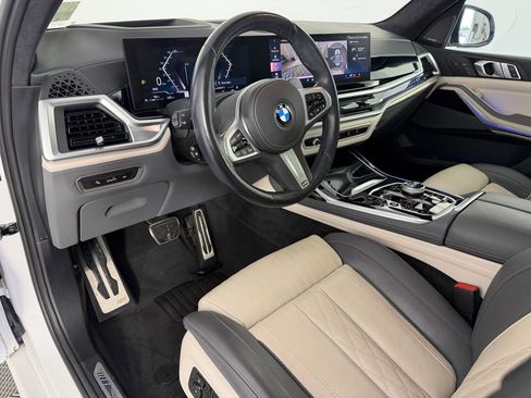 Used 2024 BMW X7 xDrive40i w/ Executive Package AWD/4WD image 4