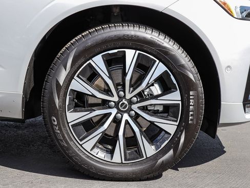 Used 2025 Volvo XC60 B5 Plus image 6