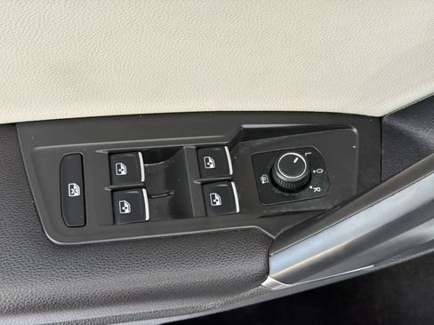 Used 2020 Volkswagen Tiguan SE R-Line FWD image 24