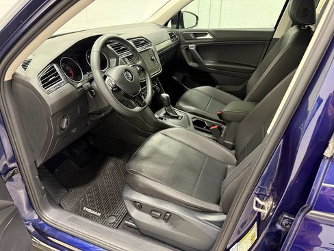 Used 2021 Volkswagen Tiguan SE FWD image 11