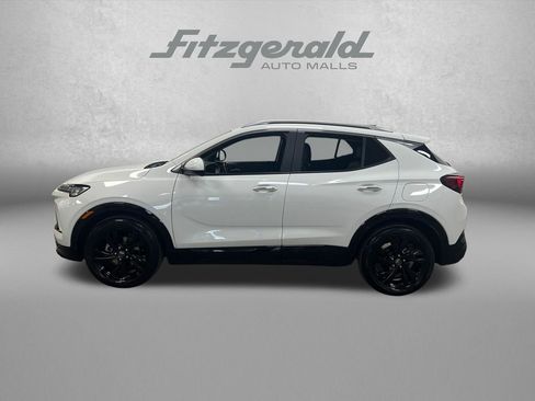 Used 2024 Buick Encore GX Sport Touring FWD image 2