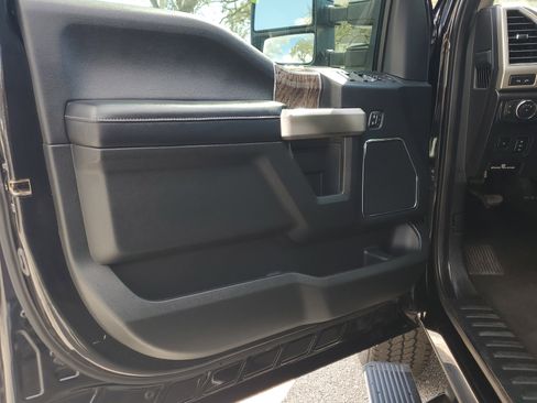 Used 2019 Ford F250 Lariat w/ Lariat Ultimate Package image 17