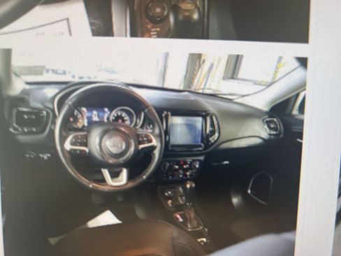 Used 2017 Jeep Compass Limited AWD/4WD image 4