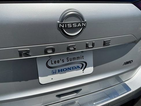 Used 2025 Nissan Rogue SV AWD/4WD image 5