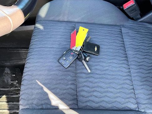 Used 2018 Chevrolet Suburban LS w/ All-Season Package image 10