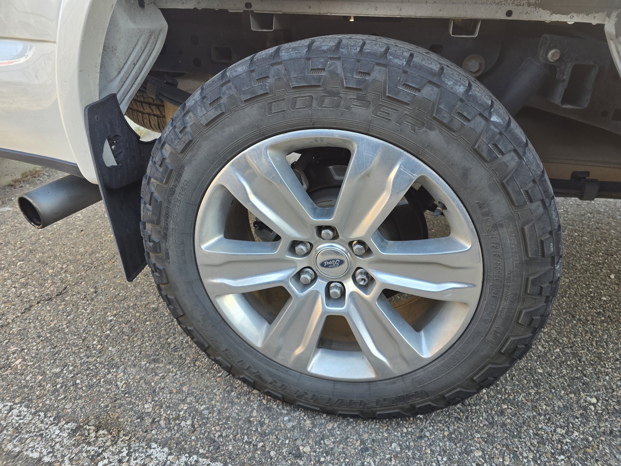Used 2015 Ford F150 Platinum w/ Equipment Group 701A Luxury AWD/4WD image 10