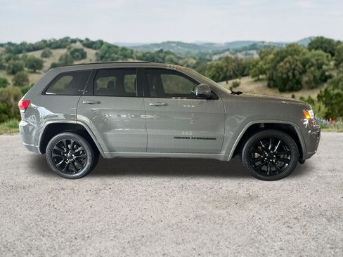 Used 2020 Jeep Grand Cherokee Altitude AWD/4WD image 11