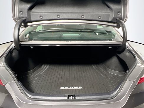 Used 2020 Toyota Camry LE image 34