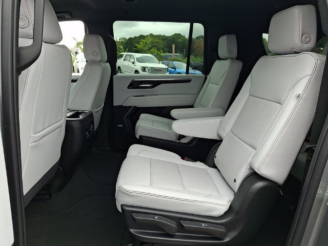 Used 2026 Chevrolet Suburban Premier AWD/4WD image 18