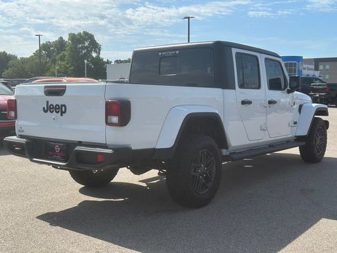 Used 2024 Jeep Gladiator Sport AWD/4WD image 5