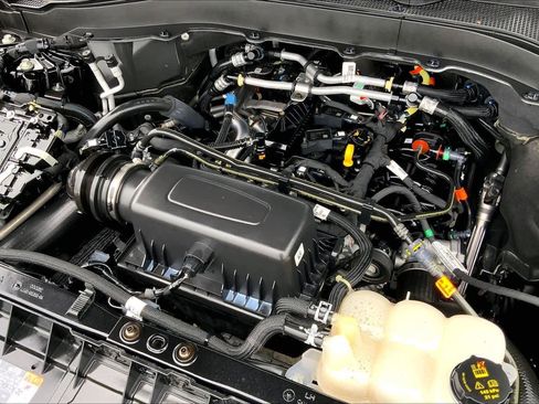 Used 2024 Ford Explorer XLT RWD image 33