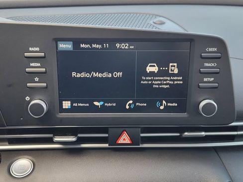Used 2025 Hyundai Elantra Hybrid FWD image 14