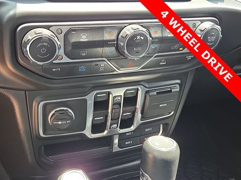 Used 2023 Jeep Wrangler Unlimited Sahara AWD/4WD image 19