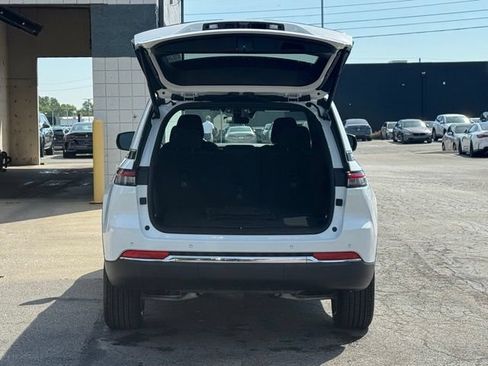 Used 2025 Jeep Grand Cherokee Laredo X w/ Luxury Tech Group I AWD/4WD image 33