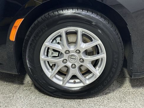 Used 2024 Chrysler Pacifica Touring-L FWD image 24