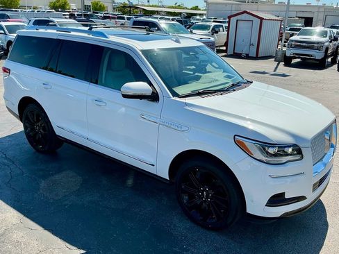 Used 2024 Lincoln Navigator Reserve w/ Monochromatic Package AWD/4WD image 4