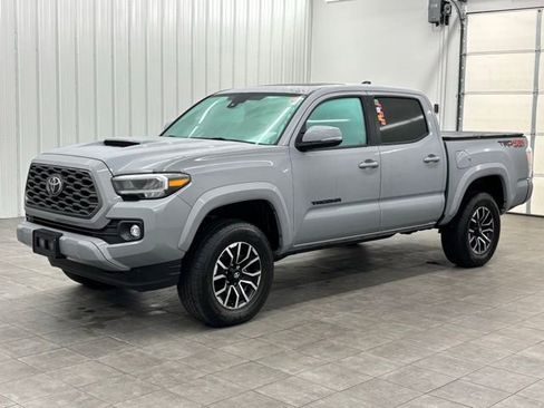 Used 2020 Toyota Tacoma TRD Sport w/ TRD Premium Sport Package image 5