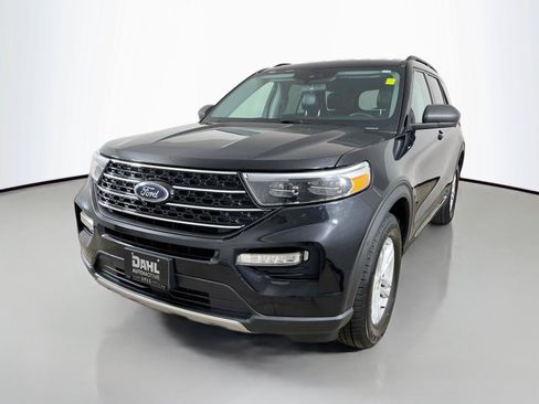 Used 2021 Ford Explorer XLT w/ Equipment Group 202A AWD/4WD image 4