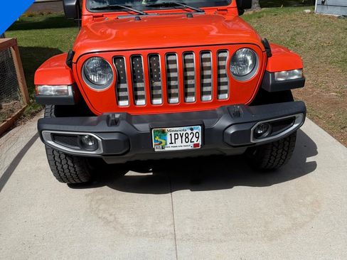 Used 2018 Jeep Wrangler Unlimited Sahara AWD/4WD image 2