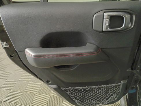 Used 2018 Jeep Wrangler Unlimited Rubicon w/ Dual Top Group image 31