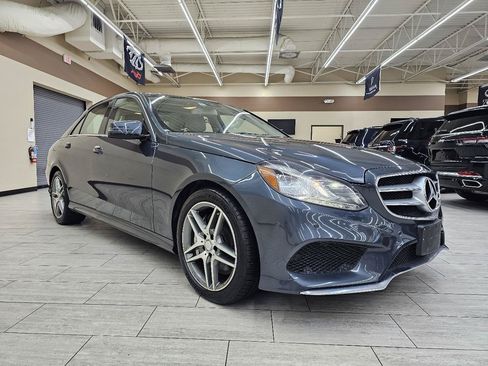 Used 2014 Mercedes-Benz E 550 4MATIC Sedan image 4
